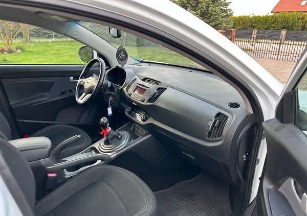 Kia Sportage cena 38600 przebieg: 214020, rok produkcji 2012 z Żmigród małe 121